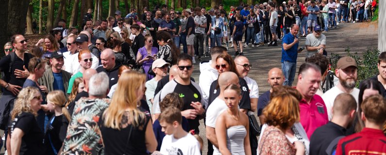 Geslaagde eerste verkoopdag; N.E.C. verkoopt ruim 3.000 shirts